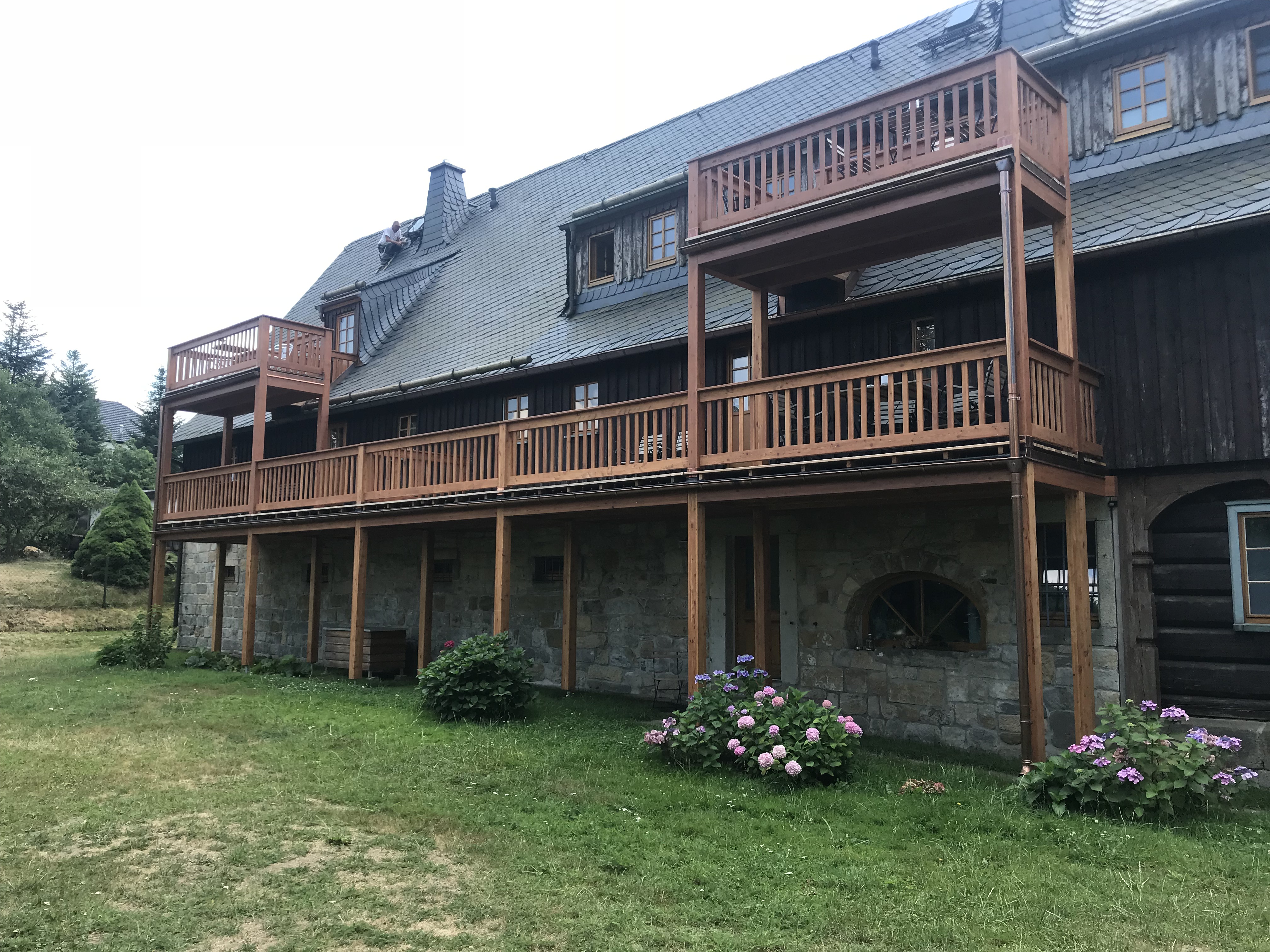 Balkonanlage in Altendorf, Abbund im eigenen Hause