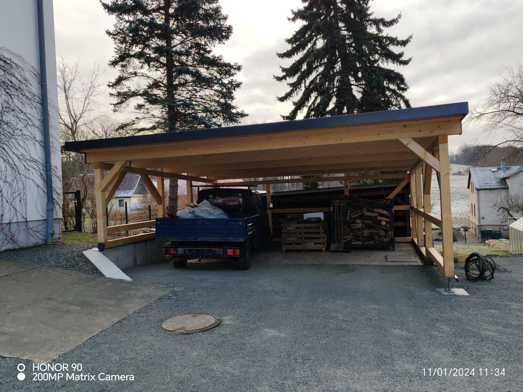 Carport Ottendorf, Abbund im eigenen Hause, Dach mit Sandwich-Trapezblechplatten