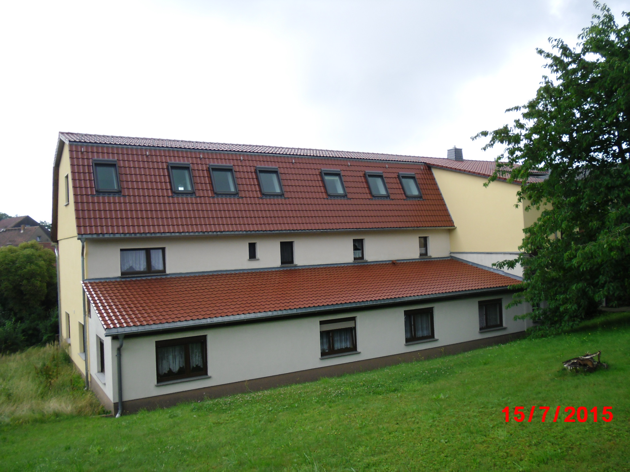 Ziegeldach mit Veluxfenstern in Rathewalde